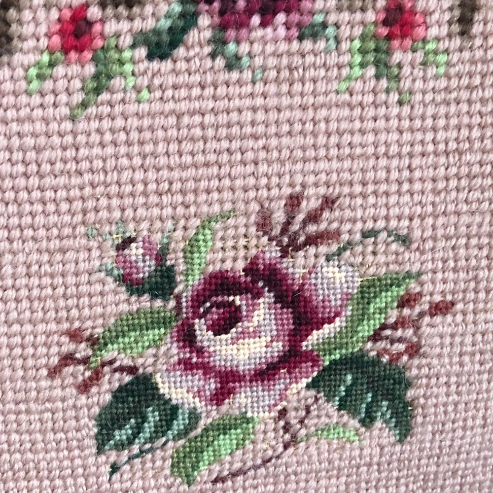 Spectacular 1950s dusty rose floral needlepoint handbag - Picture 4 of 11
